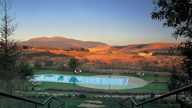 Descubre Ronda en un íntimo apartamento con botella de cava