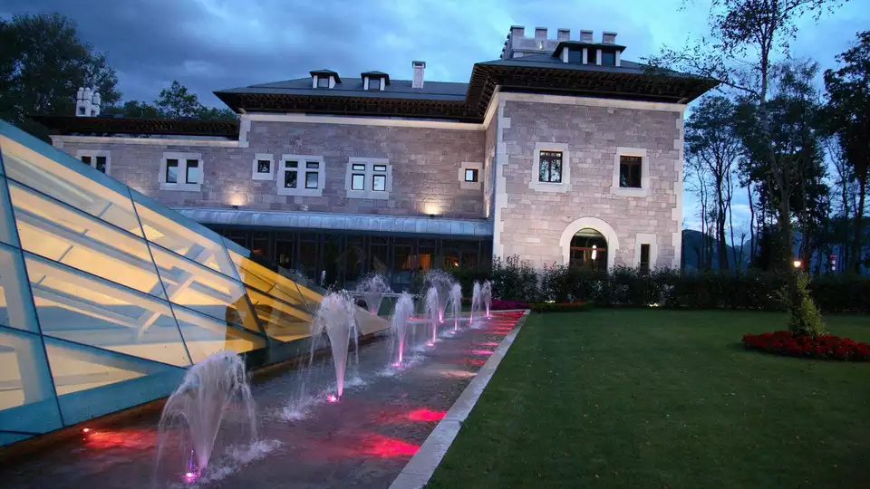 Especial Lujo y Gastronomia cena para dos en un Castillo cava y bombones