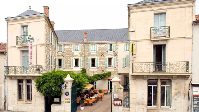Escapada con comida o cena en Fontenay le Comte