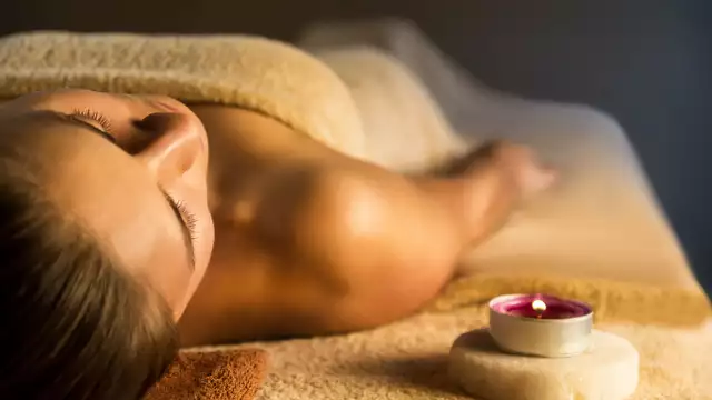 Escapade romantique avec modelage duo, spa et champagne à Rennes