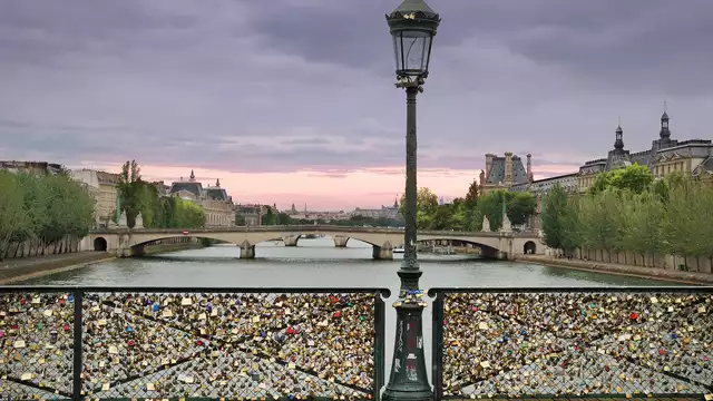Encanto y cena en París