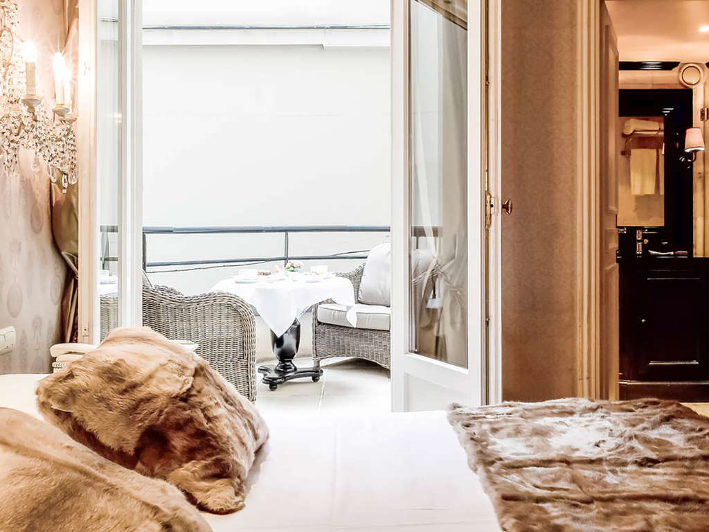 Un Havre De Paix Avec Champagne À Deux Pas Des Champs-elysées - 4* (ref 15542)