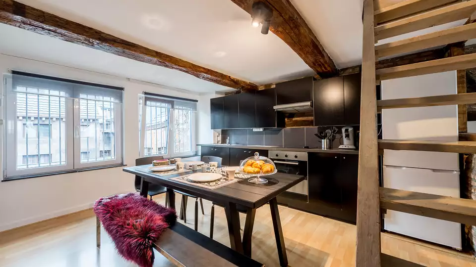 Verblijf in een modern appartement in Luik tot personen