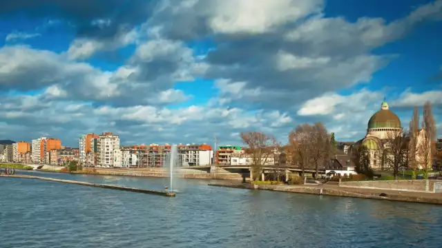 Verblijf in een modern appartement in Luik tot personen