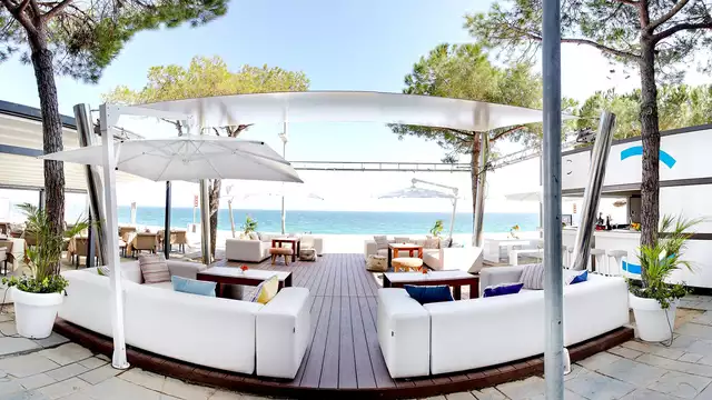 Costa Brava en chambre supérieure avec spa et demi-pension
