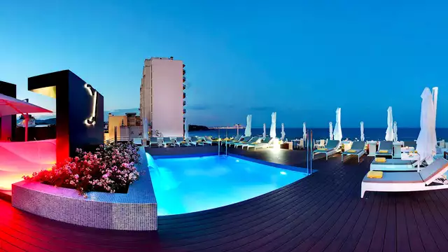 Disfruta de una escapada en familia en Platja d'Aro con cóctel incluido