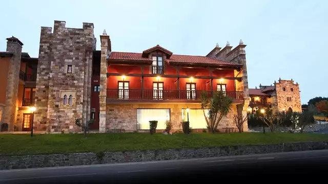 Romanticismo en pareja: habitación suite con bañera de hidromasaje y desayuno en Santillana del Mar