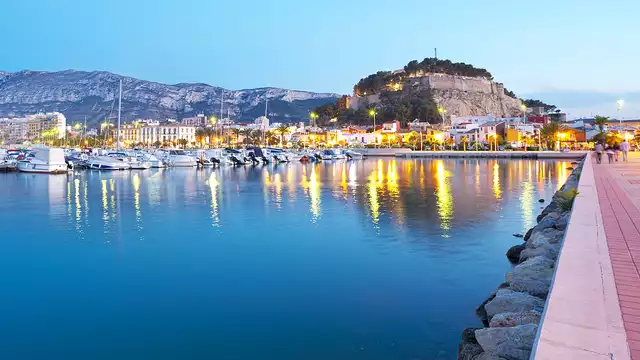 Découvrez le charme de Denia avec petit-déjeuner inclus