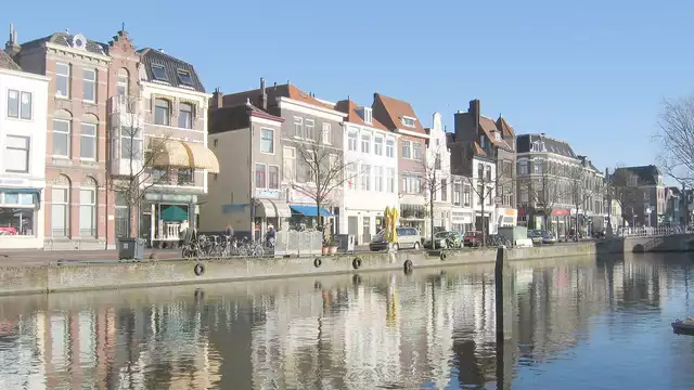 Descubre el vibrante centro de Leiden