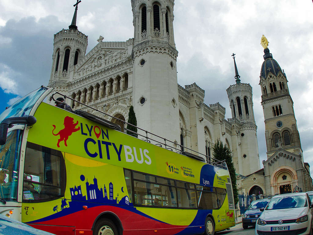 Virée citadine et touristique en bus au coeur de Lyon 3*