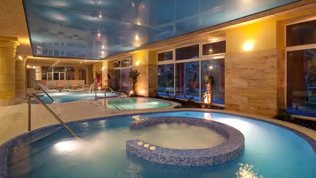 Détente en famille en demi-pension dans un 5* avec thalasso