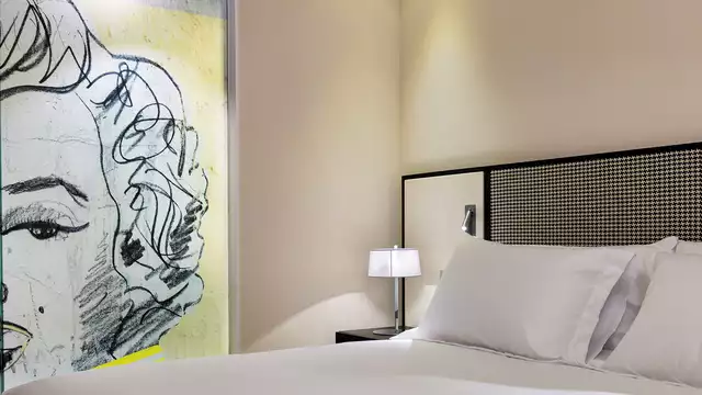 Romantisme de Barcelone dans un hôtel en plein centre-ville avec cava et parking