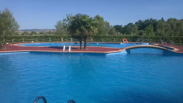 Circuit thermal et demi-pension inclus dans ce magnifique établissement thermal.