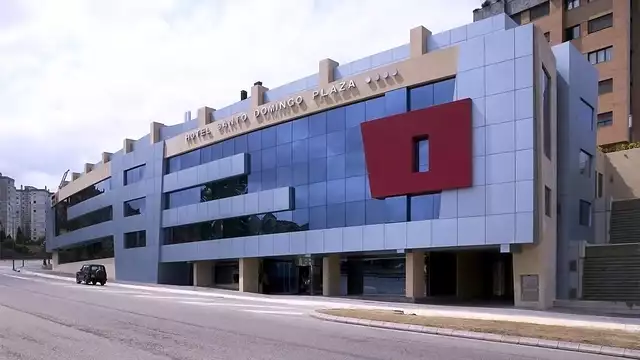 Descubre Oviedo en un céntrico hotel con desayuno y botella de cava