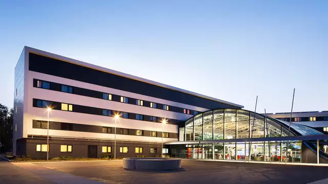 Suite pour 4 avec un incroyable spa à Roissy