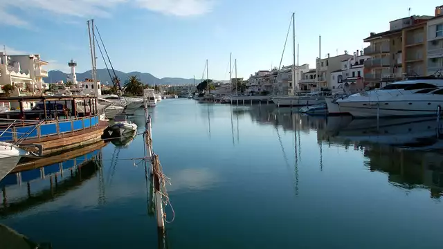 Vacaciones en media pensión en Empuriabrava