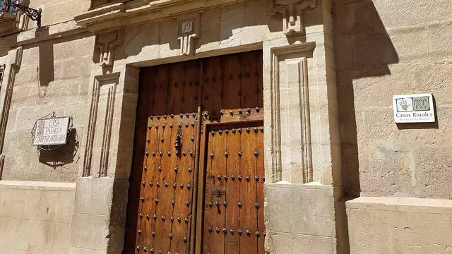 Visita Huete y las minas romanas y descansa como un rey en un palacete del siglo XVI