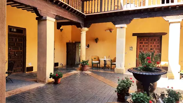 Visita Huete y las minas romanas y descansa como un rey en un palacete del siglo XVI