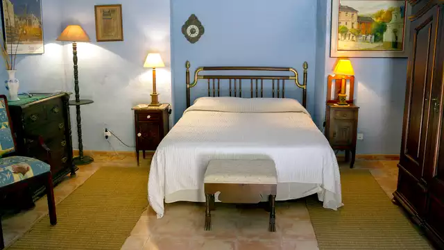 Profitez d'un séjour en chambre triple dans un Palacio de Huete avec petit-déjeuner inclus.