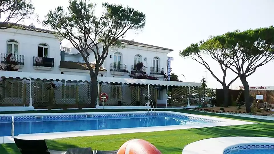 Hotel en Mazagon en plena costa de Huelva rodeado de pinares