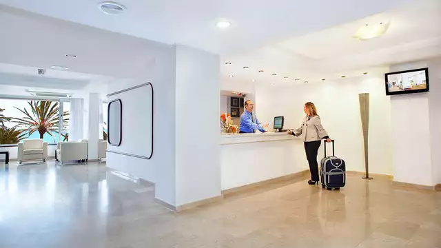 Disfruta en la Costa Blanca con desayuno y decoracion romantica