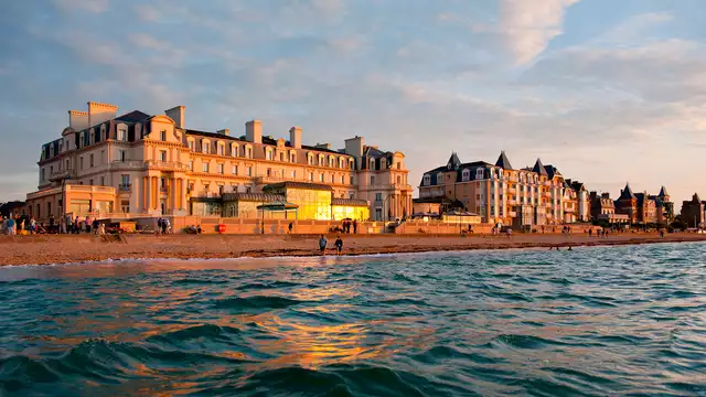 Escapada de lujo en Saint-Malo, habitación frente al mar, cena gastronómica y spa ilimitado