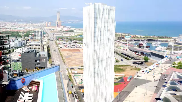 Descubre la Barcelona más bonita: en habitación vista mar en un hotel terraza rooftop