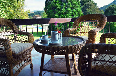 Escapade romantique dans la Vallée de Baztan avec dîner, cava et chocolats