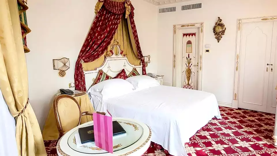 Weekend romantico sul Lago Maggiore con vasca idromassaggio e bottiglia di spumante in camera