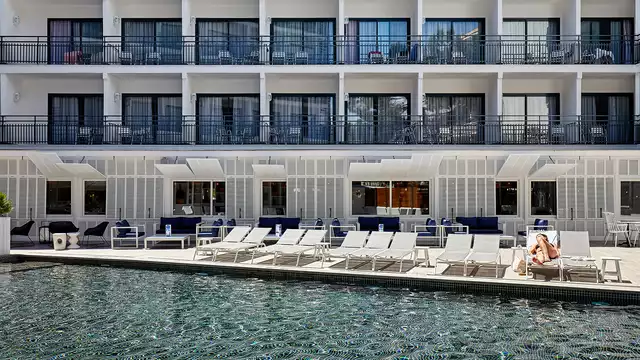 Escápate en un oasis de lujo y elegancia en el centro de Lloret de Mar