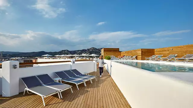 Escápate en un oasis de lujo y elegancia en el centro de Lloret de Mar