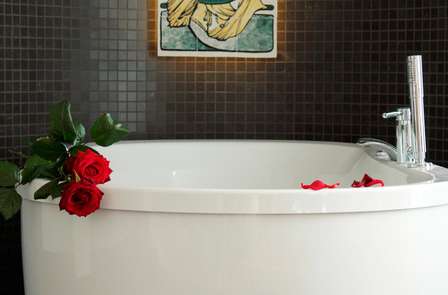 Romance pour deux avec bain à remous au cœur de la Frise