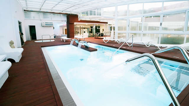 Oferta de Rebajas: escapada romántica con acceso spa, detalle y kit romántico (desde 2 noches)