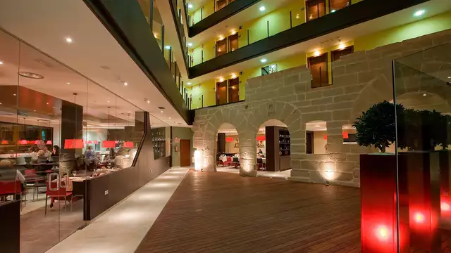 Escapada con desayuno y zona relax  en un hotel moderno en el casco antiguo de Logroño