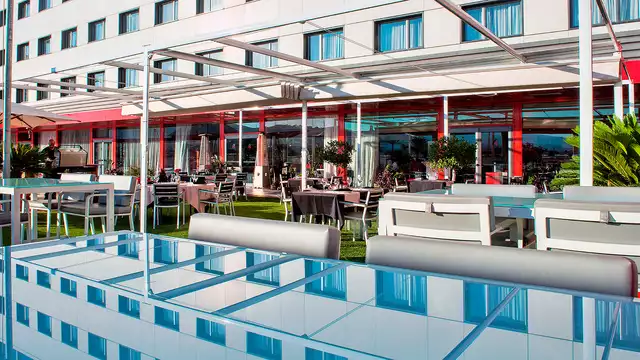 Onstress vlakbij Barcelona in een modern hotel met spa en meer details