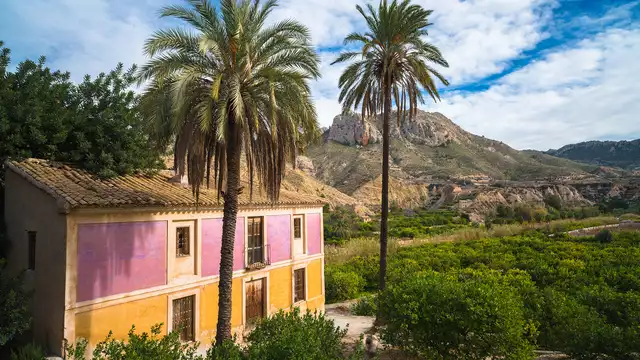Escapada romántica con acceso a jacuzzi privado, habitación superior, cava y bombones