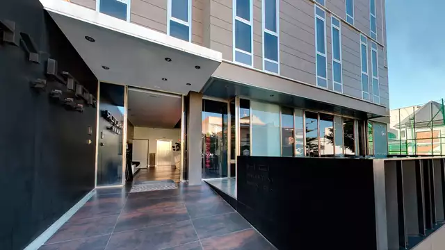 Escapada romántica con acceso a jacuzzi privado, habitación superior, cava y bombones