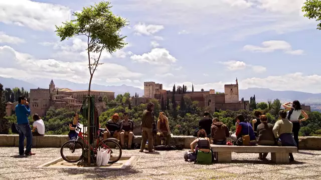 Escapada cerca de la Alhambra en habitación superior con terraza
