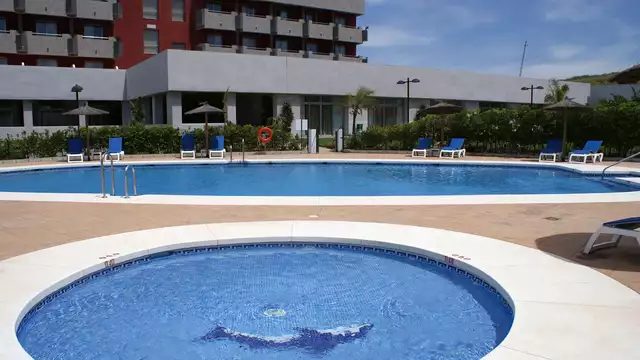 Escapada en familia o con amigos en habitación triple con desayuno y minibar gratuito