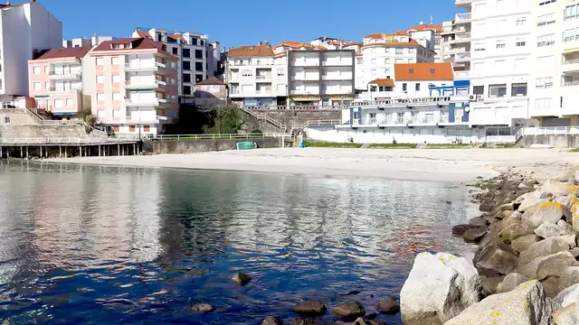 Escapade romantique à Sanxenxo avec des chocolats, du vin mousseux et une atmosphère romantique