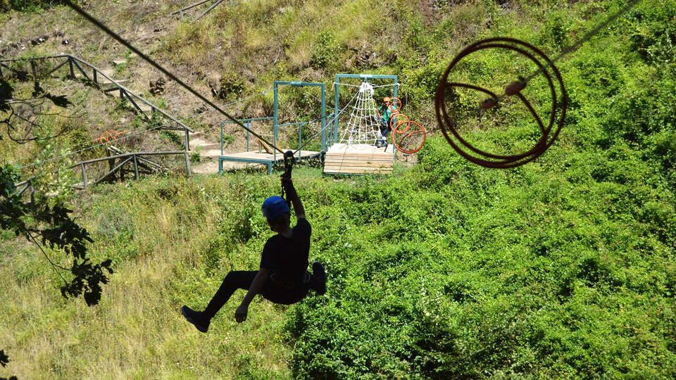 Oferta multiaventura con Via Ferrata y Tirolina en plena Naturaleza desde noches