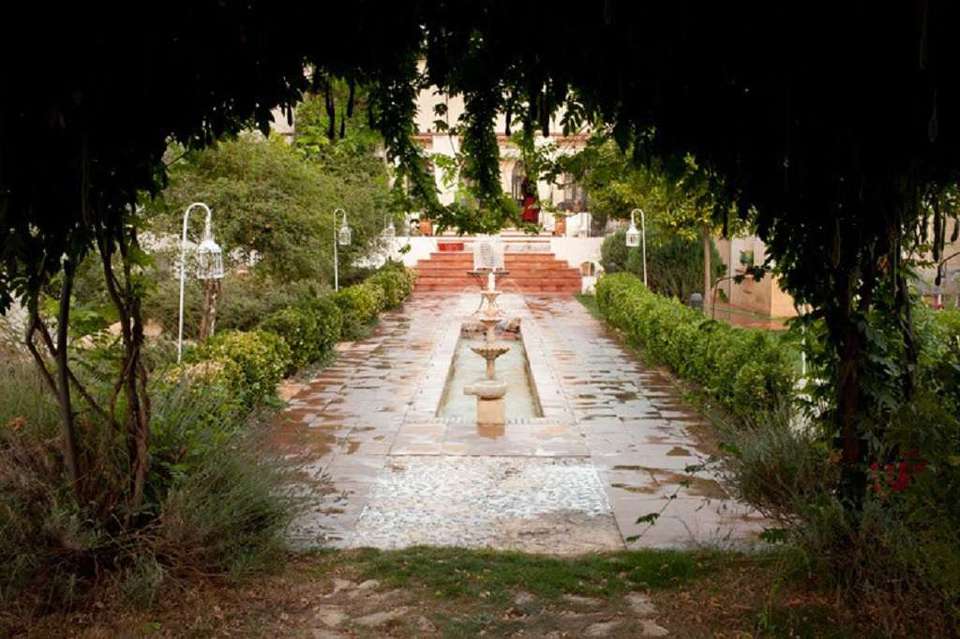 Hotel La Posada Del Moro - 657768_1024_682_FSImage_1_jardines02-01df423d31.jpg