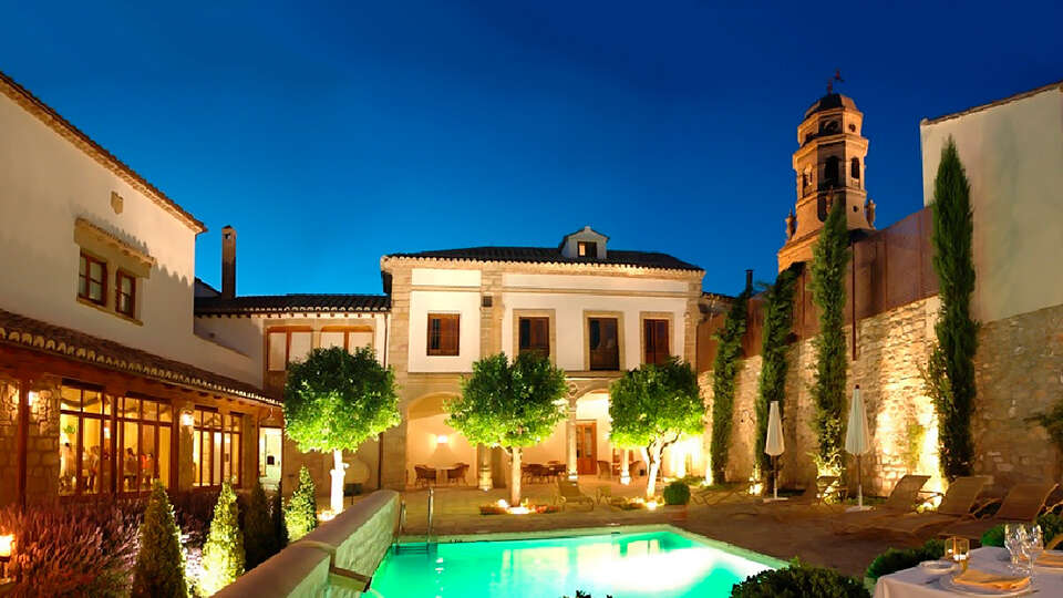 Special Amoureux Escapade romantique avec cava et panier de fruits a Baeza