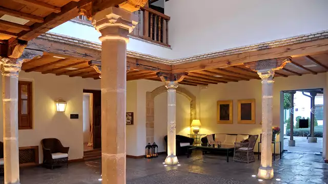 Évadez-vous dans un hôtel particulier du centre de Baeza avec petit-déjeuner, un déjeuner tapas et une boisson de bienvenue