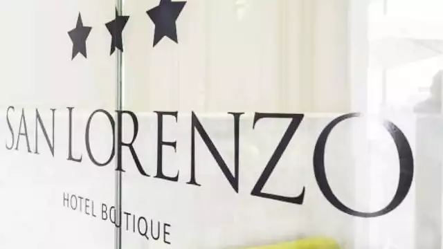 Escapate al corazon de Valencia en habitacion Deluxe con vistas y desayuno incluido