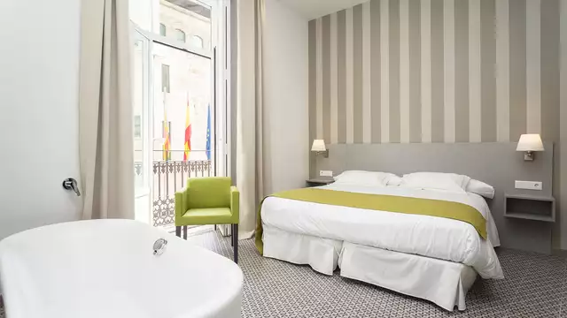Escapate al corazon de Valencia en habitacion Deluxe con vistas y desayuno incluido