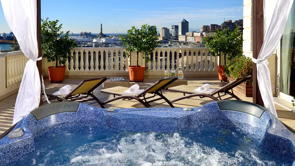 Vacances de luxe a Genes avec spa et diner dans un hotel etoiles face au port