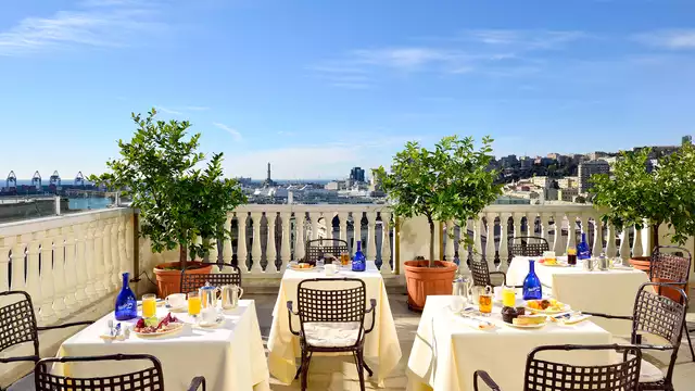Vacances de luxe a Genes avec spa et diner dans un hotel etoiles face au port