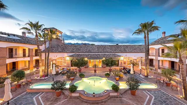 Escapada VIP: Con masaje, circuito Spa y cena gourmet en un precioso complejo 4*