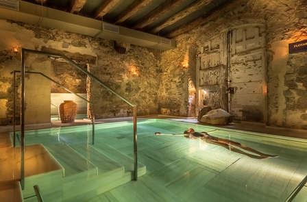 Détendez-vous dans le Parc Naturel de Serralada dans un hôtel 5* avec accès aux Bains arabes AIRE